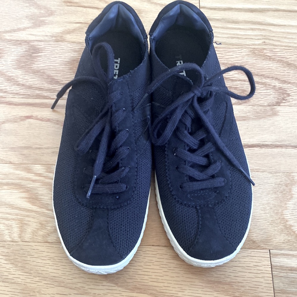 EUC TRETORN Women's Camkn4 Navy Sneaker - Picture 2 of 3